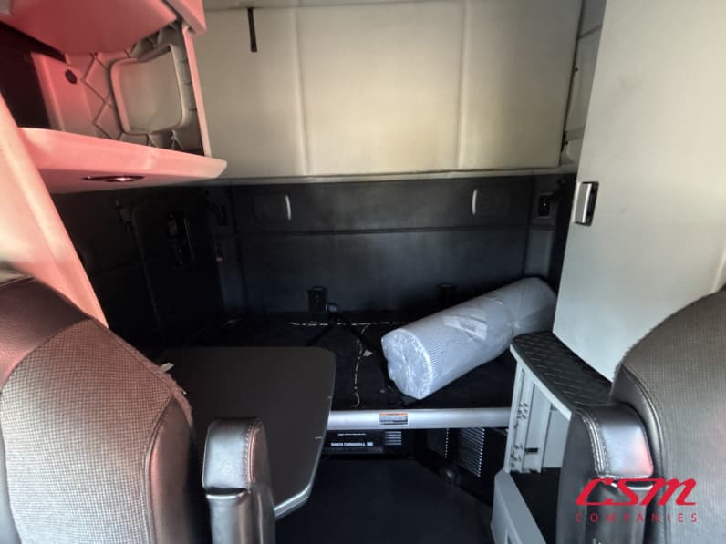 Interior wide sleeper view for this 2023 Kenworth T680 (Stock number: UPJ216761)