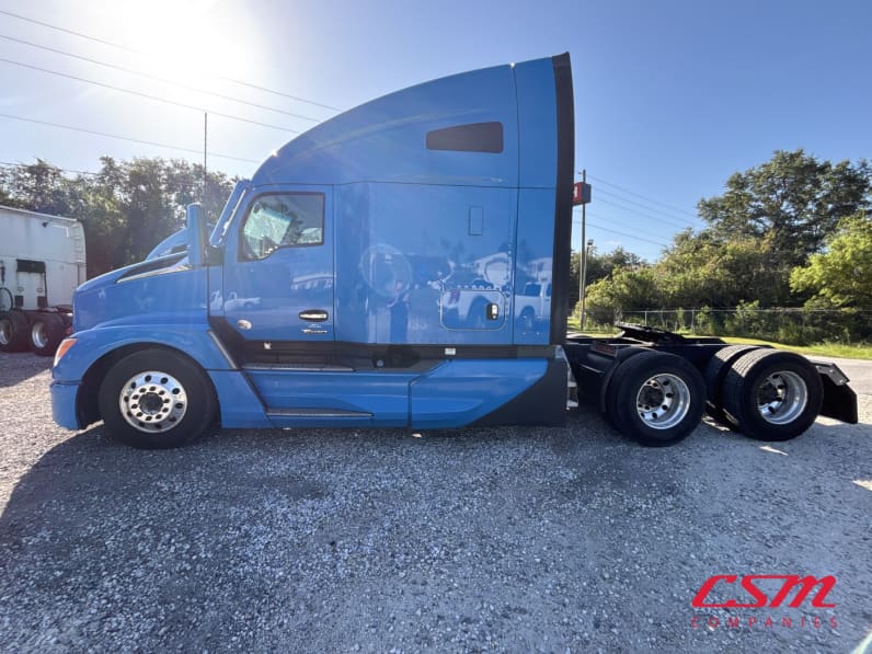 Exterior full driver side for this 2023 Kenworth T680 (Stock number: UPJ216761)