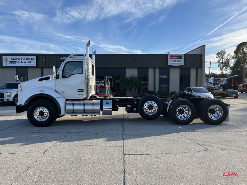Exterior full driver side for this 2026 Kenworth T880 (Stock number: TJ228247)
