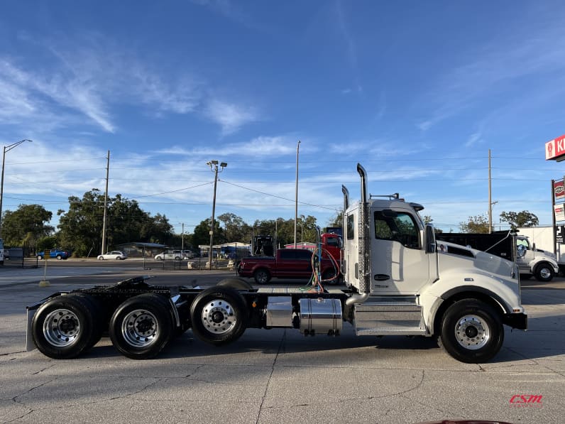 Exterior full passenger side for this 2026 Kenworth T880 (Stock number: TJ228247)