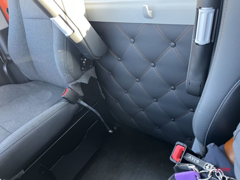 Interior cockpit for this 2026 Kenworth T880 (Stock number: TJ228247)