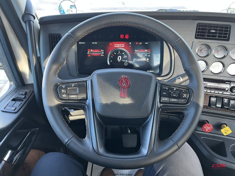 Interior steering wheel for this 2026 Kenworth T880 (Stock number: TJ228247)