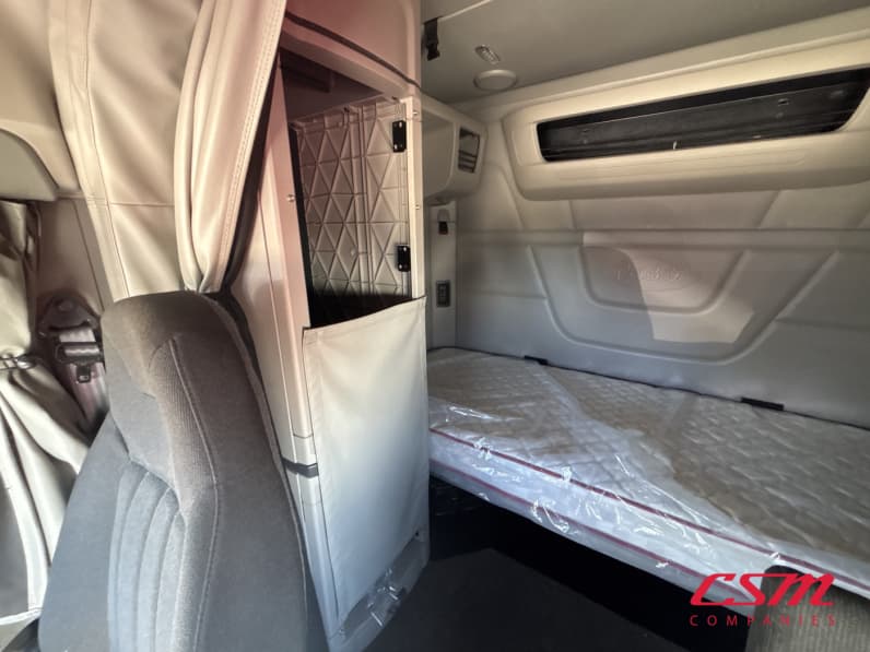 Interior passenger side sleeper for this 2023 Peterbilt 579 (Stock number: UPD806287)