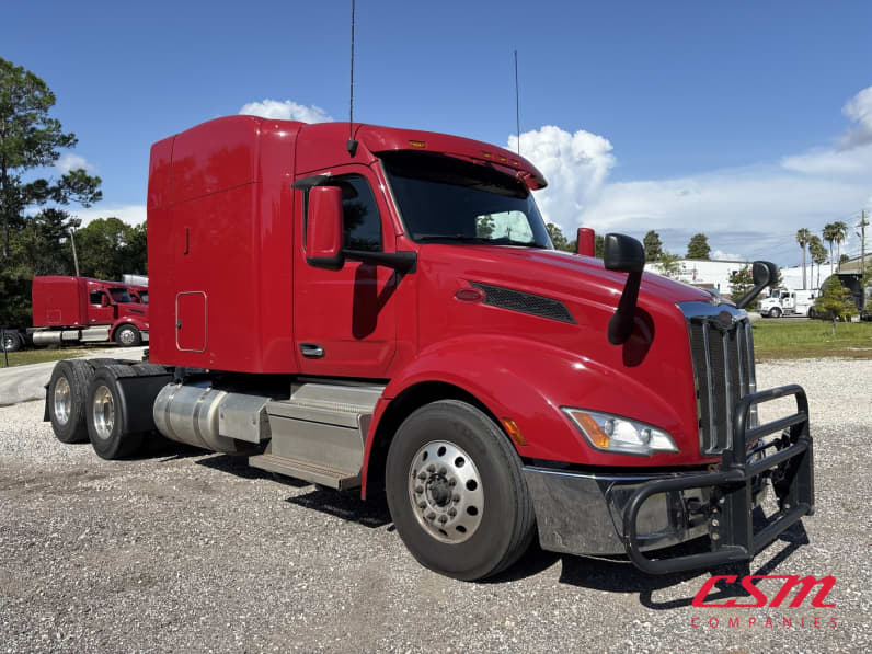 Exterior front passenger side for this 2023 Peterbilt 579 (Stock number: UPD806287)