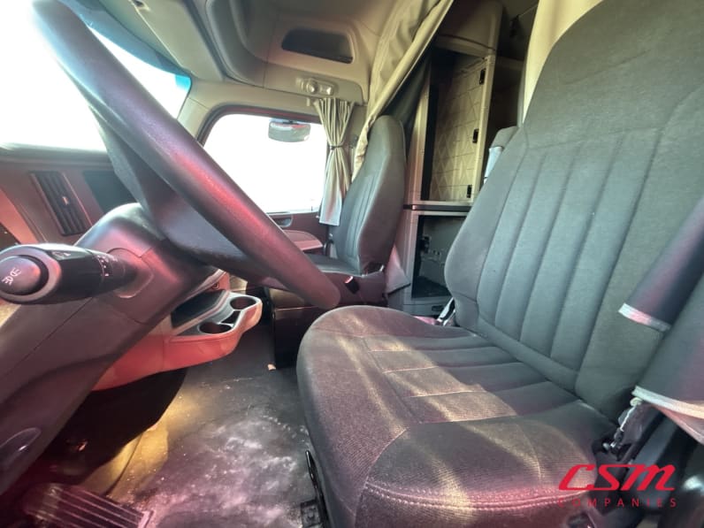 Interior seats for this 2023 Peterbilt 579 (Stock number: UPD806283)