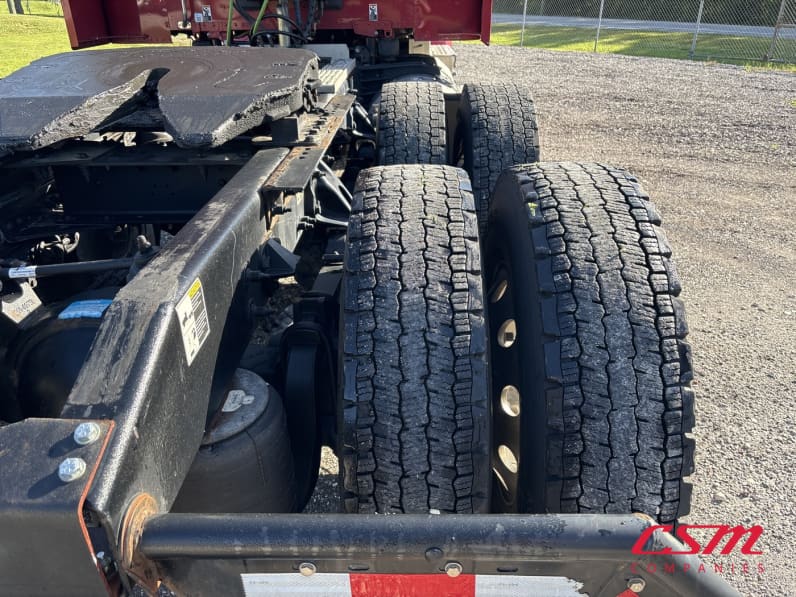 Passenger side rear frame and tire tread for this 2023 Peterbilt 579 (Stock number: UPD806283)