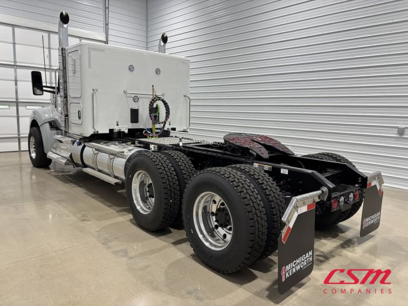 Exterior rear driver side for this 2027 Kenworth W990 (Stock number: VJ263754)