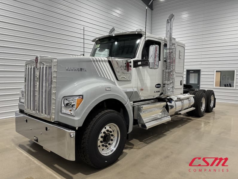 Exterior front drivers side for this 2027 Kenworth W990 (Stock number: VJ263754)