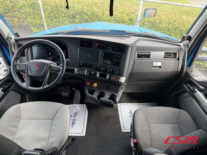 Interior cockpit for this 2023 Kenworth T680 (Stock number: UPJ216940)