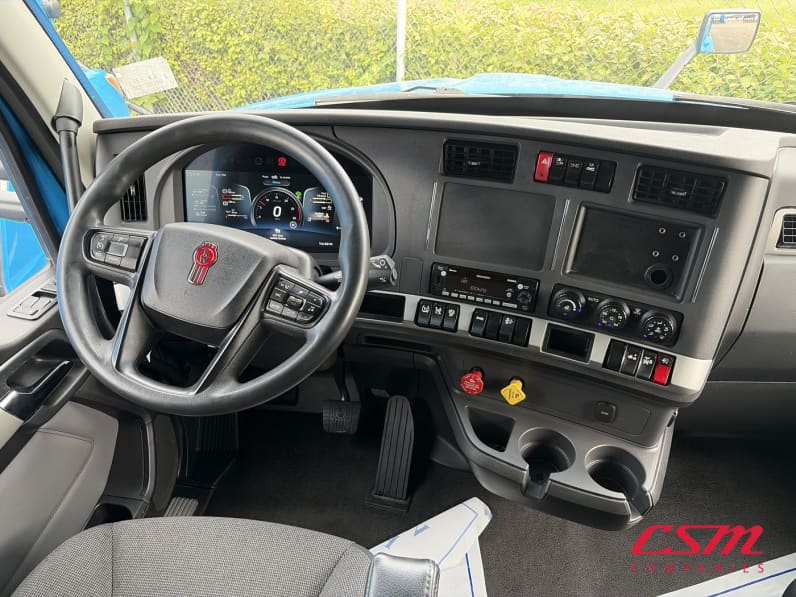 Interior dash for this 2023 Kenworth T680 (Stock number: UPJ216985)