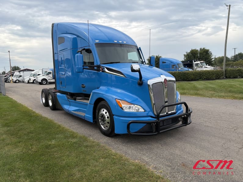 Exterior front passenger side for this 2023 Kenworth T680 (Stock number: UPJ216985)