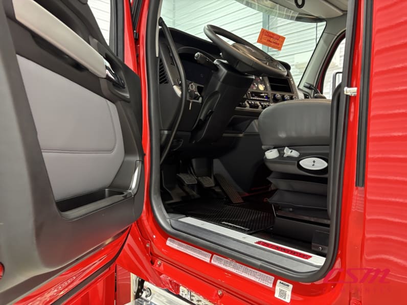 Drivers side door open for this 2027 Kenworth W990 (Stock number: VJ275510)
