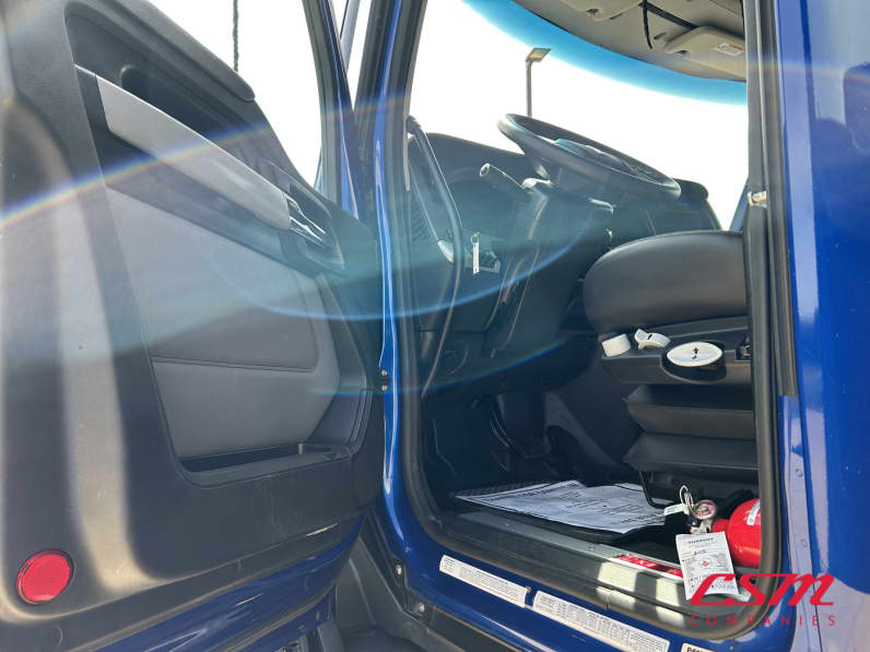 Drivers side door open for this 2024 Kenworth T680 (Stock number: URJ337721)