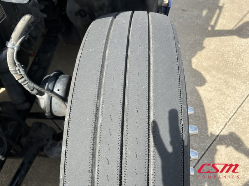 Driver side front tire tread for this 2024 Kenworth T680 (Stock number: URJ337721)