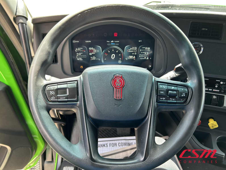 Interior steering wheel for this 2023 Kenworth T680 (Stock number: UPJ217559)
