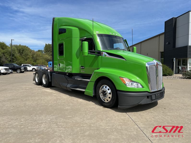 Exterior front passenger side for this 2023 Kenworth T680 (Stock number: UPJ217559)