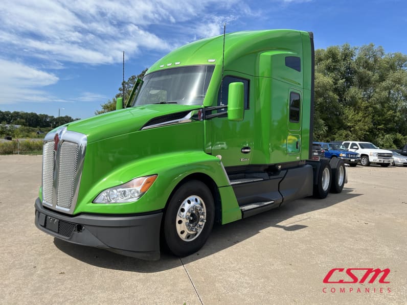 Exterior front drivers side for this 2023 Kenworth T680 (Stock number: UPJ217559)