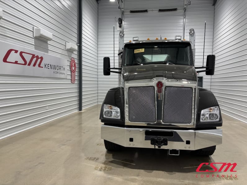 Exterior full front view for this 2027 Kenworth T880 (Stock number: VJ275469)