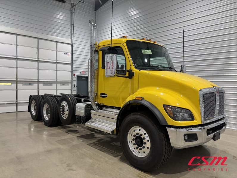 Exterior front passenger side for this 2027 Kenworth T480 (Stock number: VJ266987)