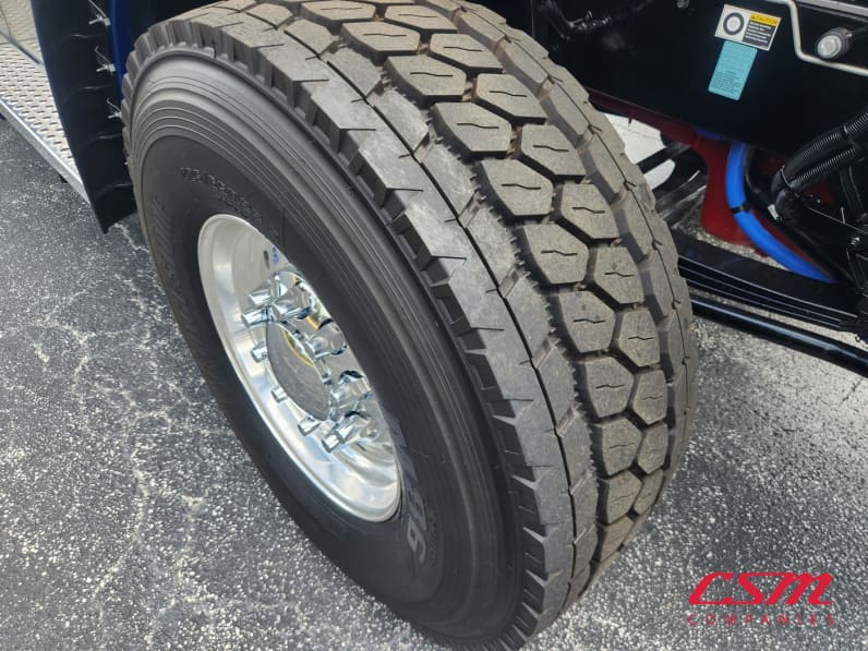 Passenger side front tire tread for this 2027 Kenworth T880 (Stock number: VJ243581)