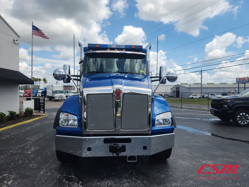 Exterior full front view for this 2027 Kenworth T880 (Stock number: VJ243581)