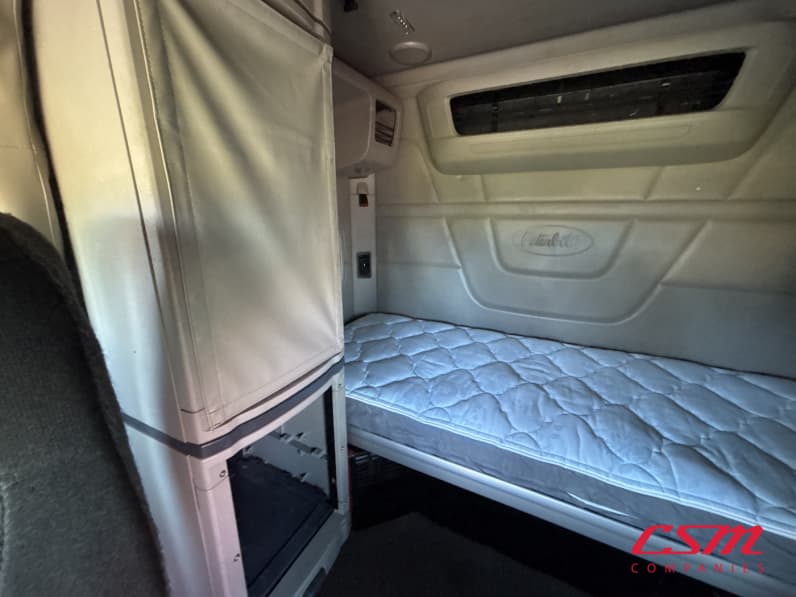 Interior passenger side sleeper for this 2023 Peterbilt 579 (Stock number: UPD806296)