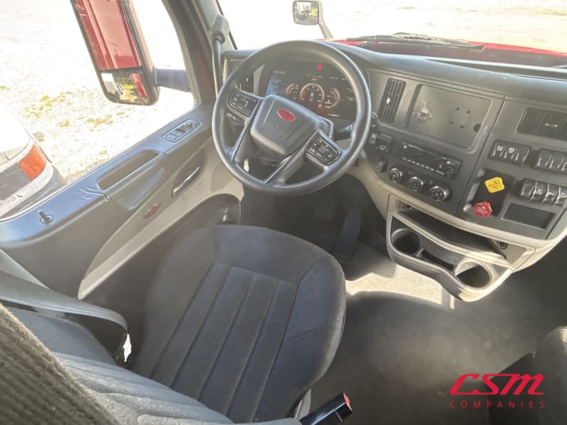 Interior dash for this 2023 Peterbilt 579 (Stock number: UPD806286)