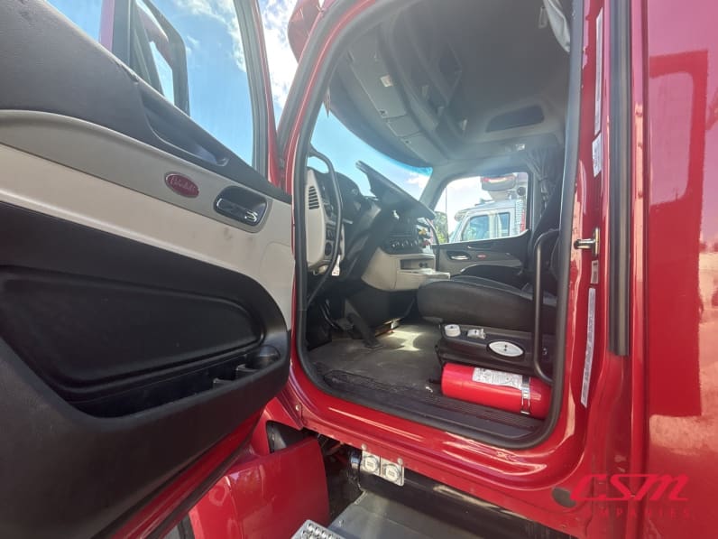 Drivers side door open for this 2023 Peterbilt 579 (Stock number: UPD806286)