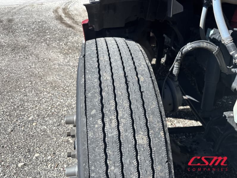 Passenger side front tire tread for this 2023 Peterbilt 579 (Stock number: UPD806286)