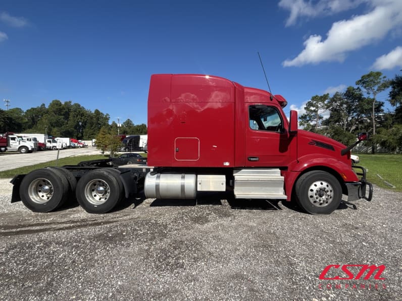 Exterior full passenger side for this 2023 Peterbilt 579 (Stock number: UPD806286)
