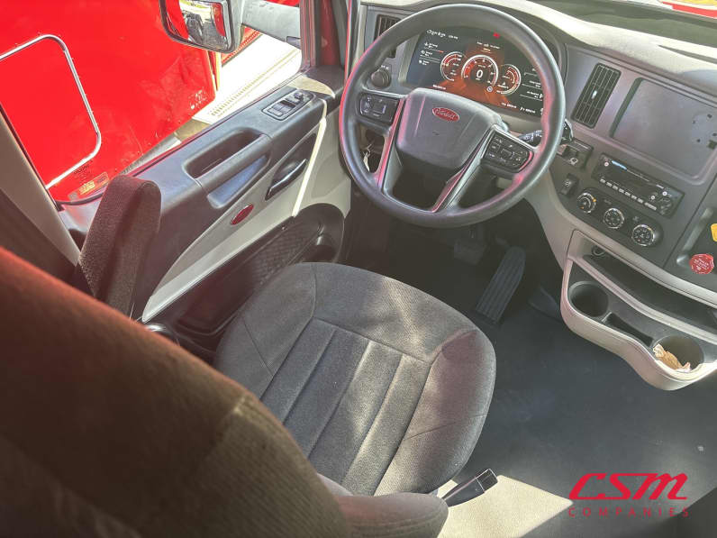 Interior dash for this 2023 Peterbilt 579 (Stock number: UPD806297)