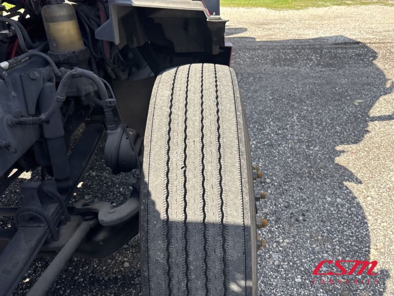 Driver side front tire tread for this 2023 Peterbilt 579 (Stock number: UPD806297)