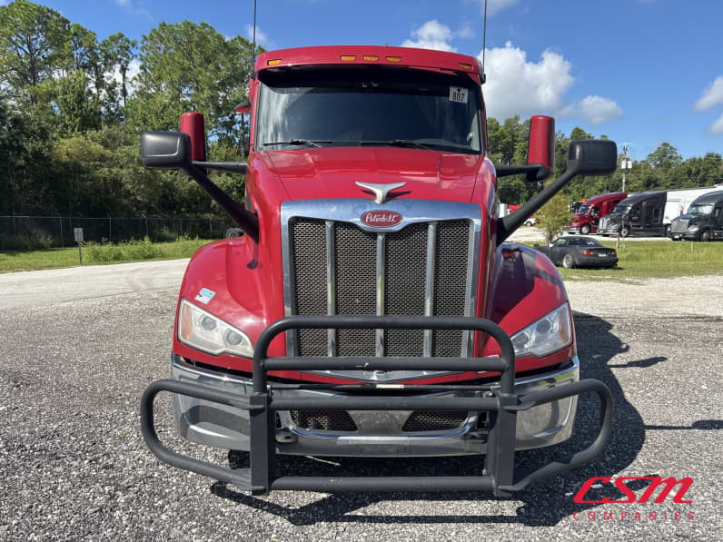 Exterior full front view for this 2023 Peterbilt 579 (Stock number: UPD806297)