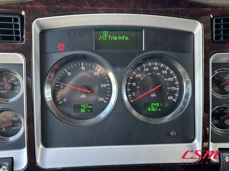Mileage for this 2027 Kenworth W900B (Stock number: VR264241)
