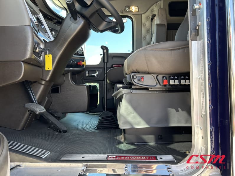 Drivers side door open for this 2027 Kenworth W900B (Stock number: VR264241)