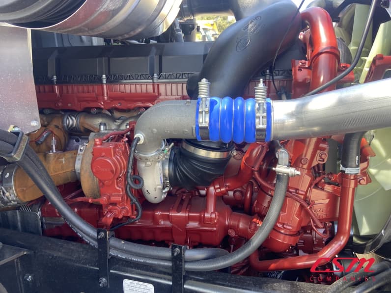 Passenger side engine for this 2027 Mack Granite GR64 (Stock number: VM058448)