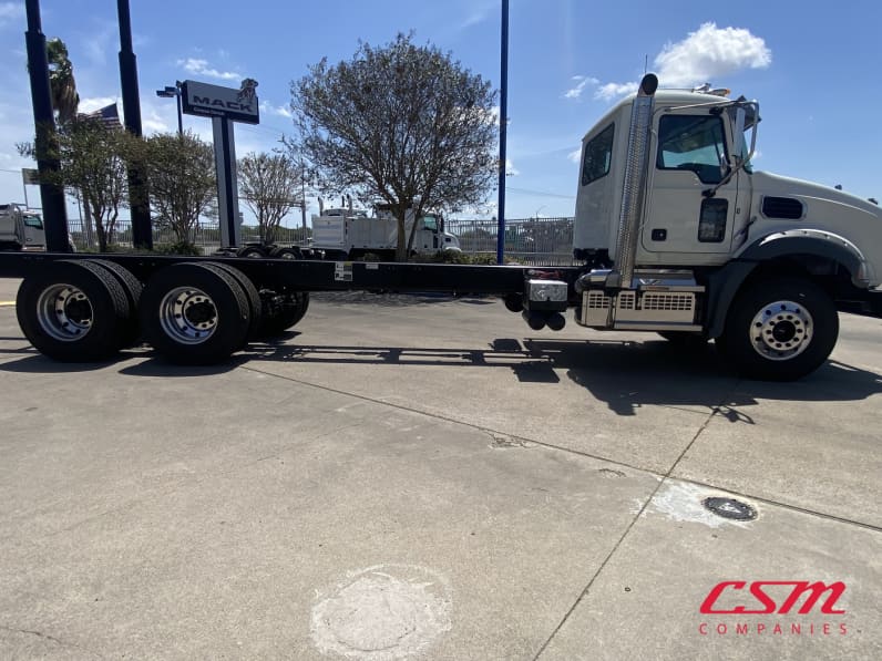 Exterior full passenger side for this 2027 Mack Granite GR64 (Stock number: VM058448)