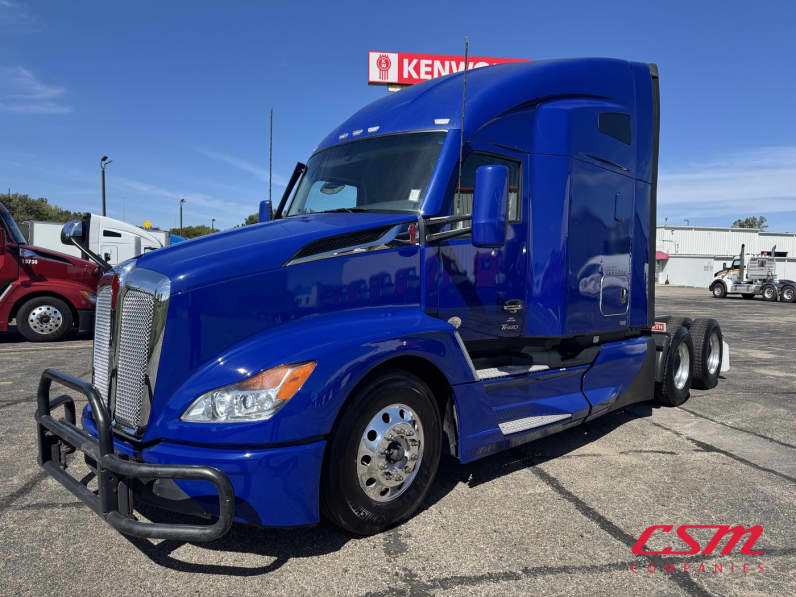 Exterior front drivers side for this 2023 Kenworth T680 (Stock number: UPJ216783)