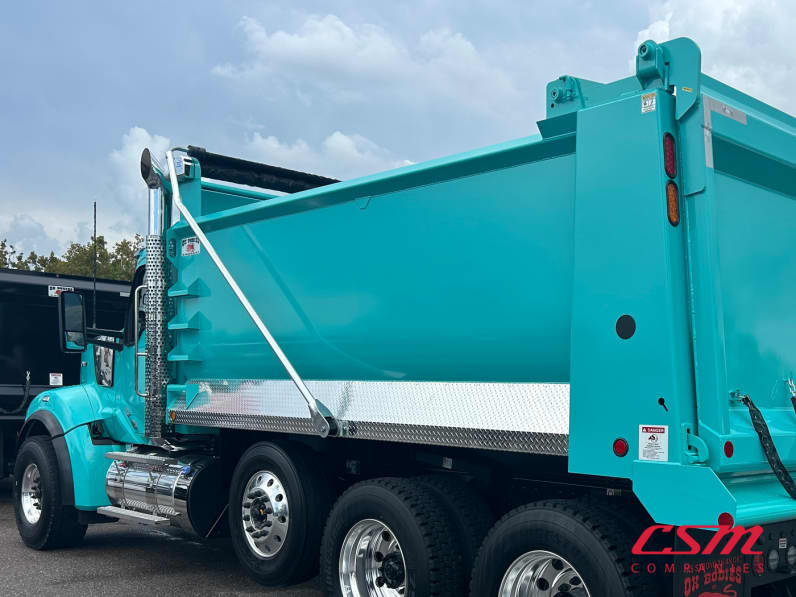 Exterior rear driver side for this 2027 Kenworth W990 (Stock number: VJ266990)