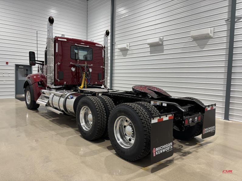 Exterior rear driver side for this 2027 Kenworth W990 (Stock number: VJ259934)