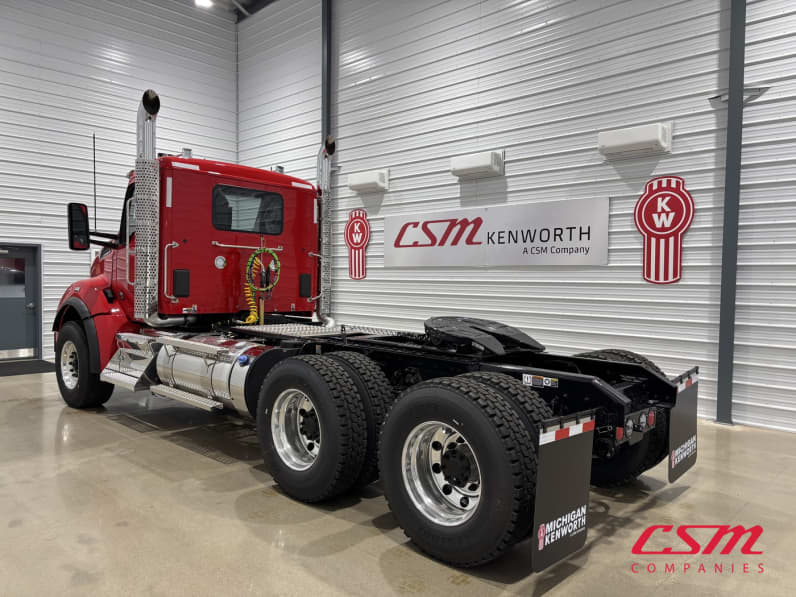 Exterior rear driver side for this 2027 Kenworth T880 (Stock number: VJ275554)
