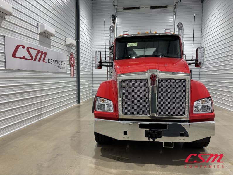 Exterior full front view for this 2027 Kenworth T880 (Stock number: VJ275554)
