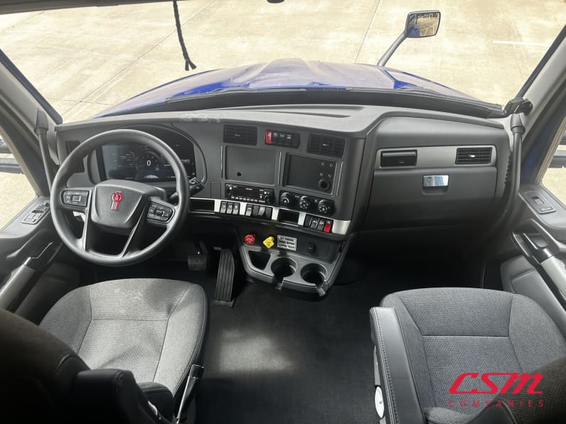 Interior cockpit for this 2023 Kenworth T680 (Stock number: UPJ217006)