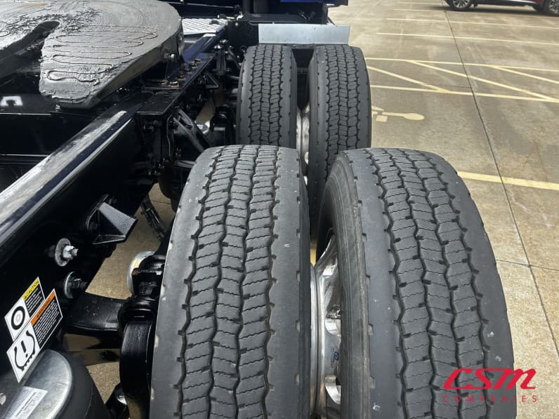 Passenger side rear frame and tire tread for this 2023 Kenworth T680 (Stock number: UPJ217006)