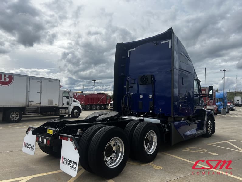 Exterior rear passenger side for this 2023 Kenworth T680 (Stock number: UPJ217006)