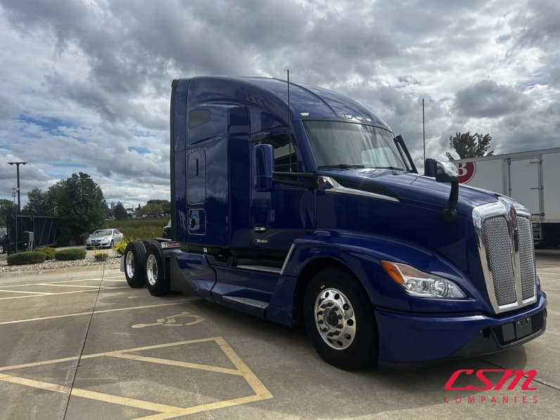 Exterior front passenger side for this 2023 Kenworth T680 (Stock number: UPJ217006)