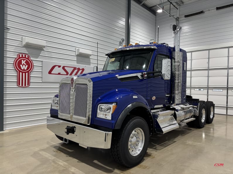 Exterior front drivers side for this 2027 Kenworth T880S (Stock number: VJ275538)