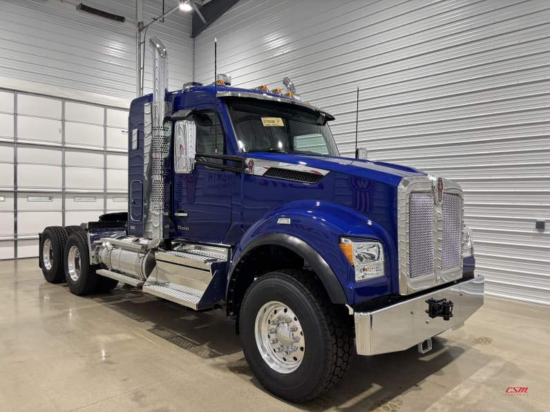 Exterior front passenger side for this 2027 Kenworth T880S (Stock number: VJ275538)