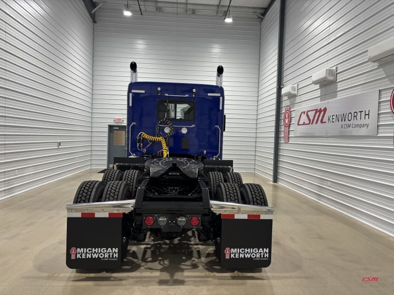 Exterior full rear view for this 2027 Kenworth T880S (Stock number: VJ275538)
