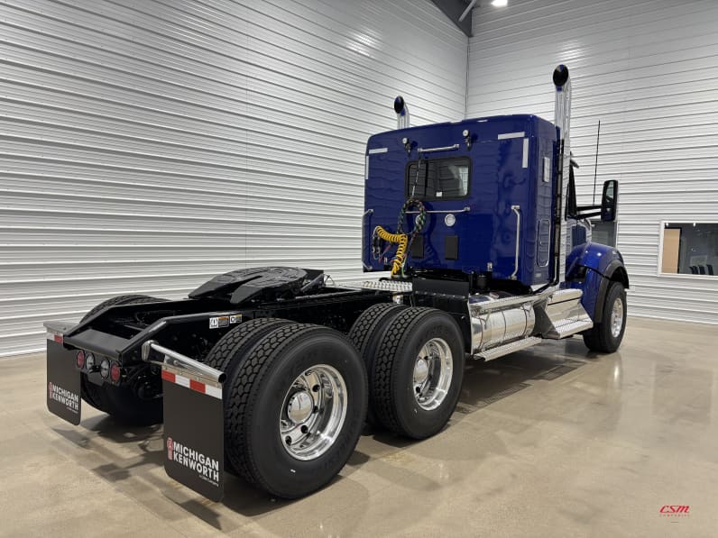 Exterior rear passenger side for this 2027 Kenworth T880S (Stock number: VJ275538)